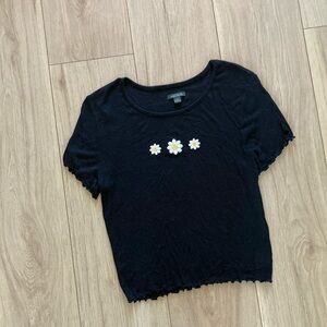 Cropped T-Shirt with Daisy Embroidery